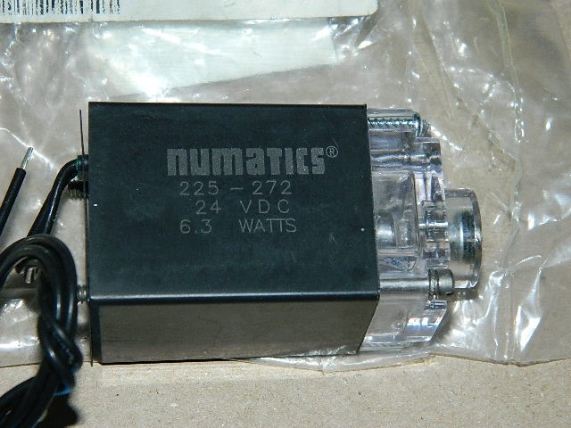 Numatics 225-272 SOLENOID VALVE NEW 24 VDC LOT # 104