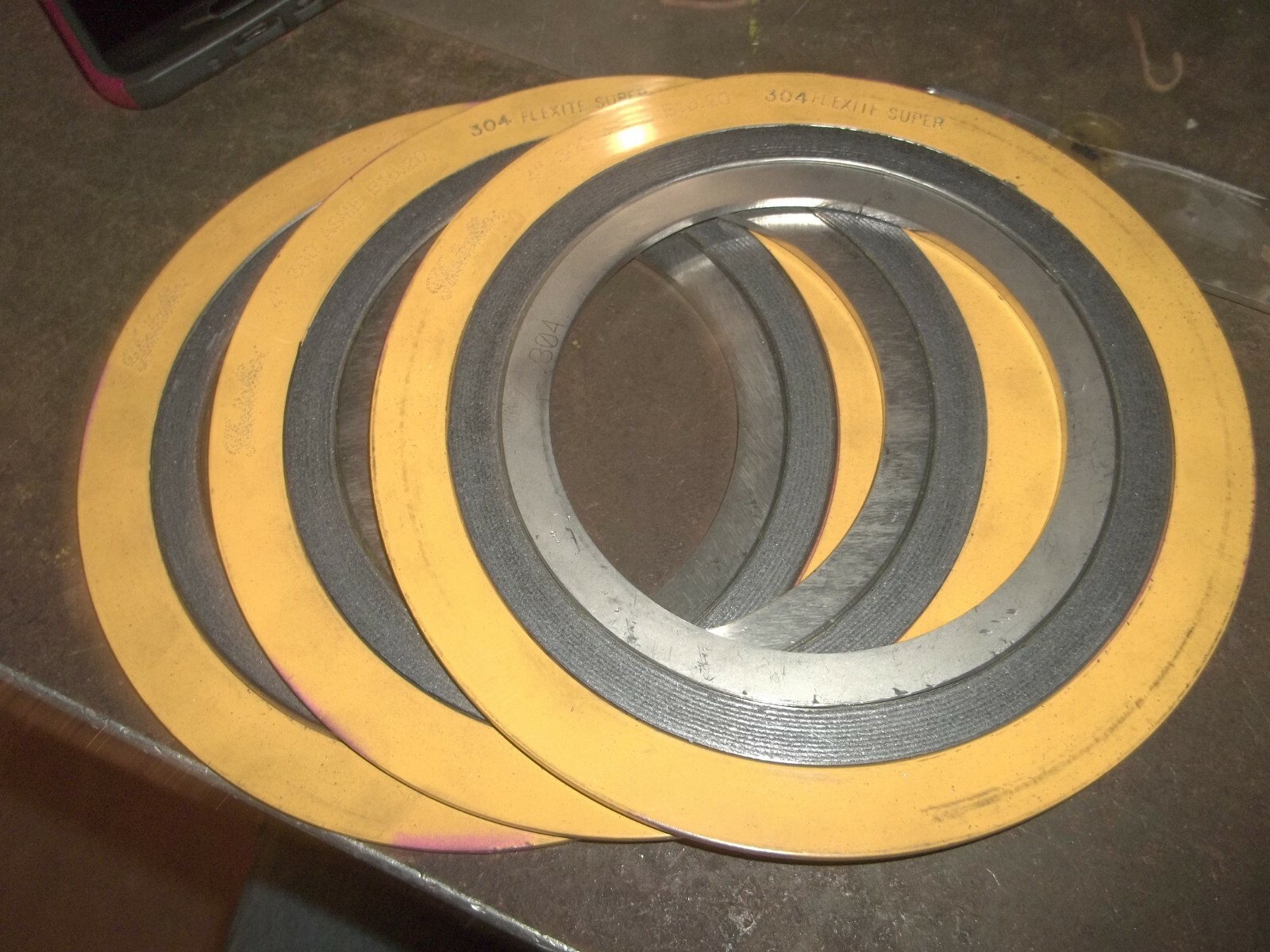 SET OF 3 FLEXITALLIC SUPER 304 4″ GASKET 28137 STYLE CGI 0.125 THICK (NN2)
