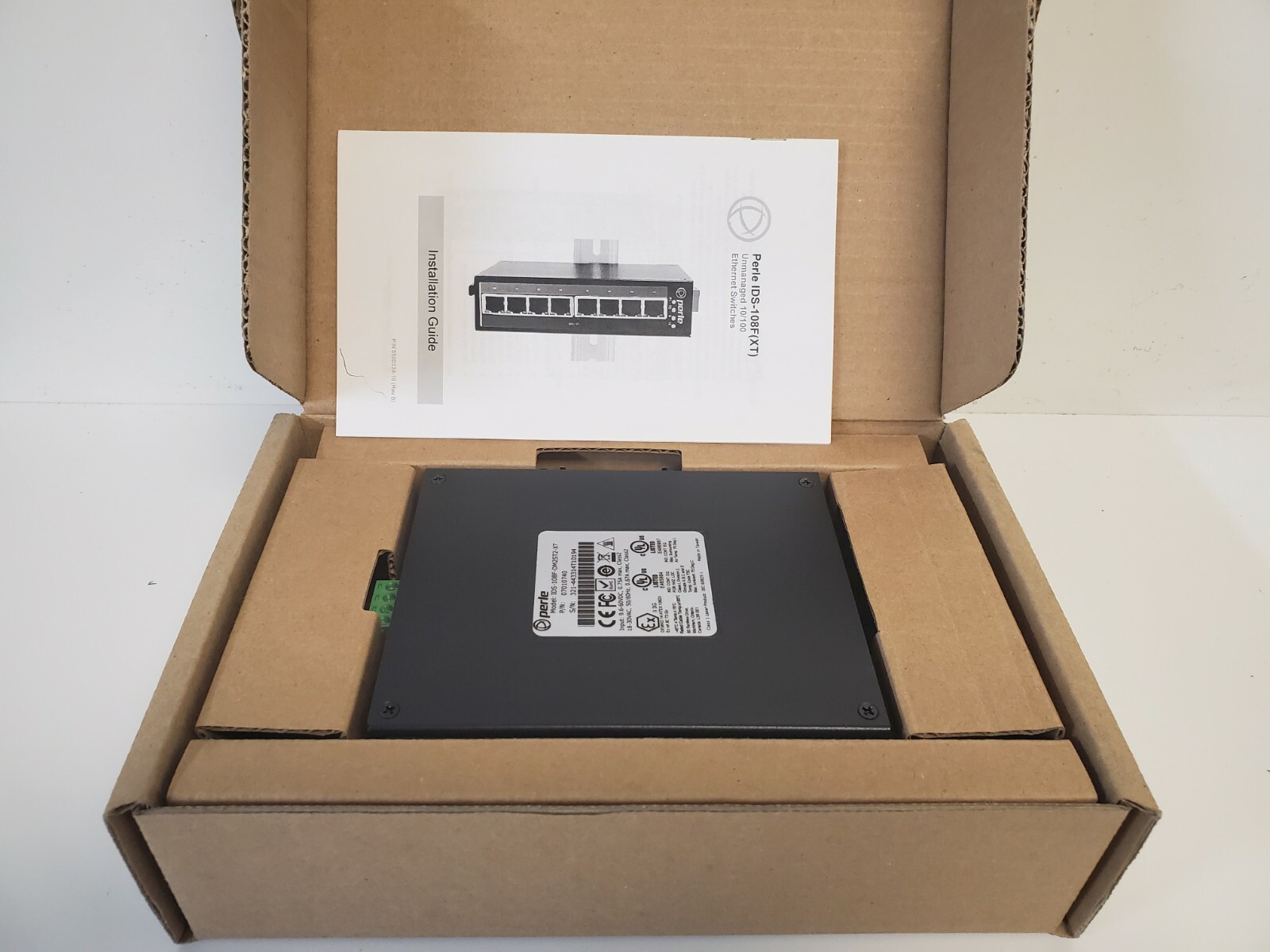 NEW IN BOX! PERLE INDUSTRIAL ETHERNET SWITCH 07010740 IDS-108F-DM2ST2-XT