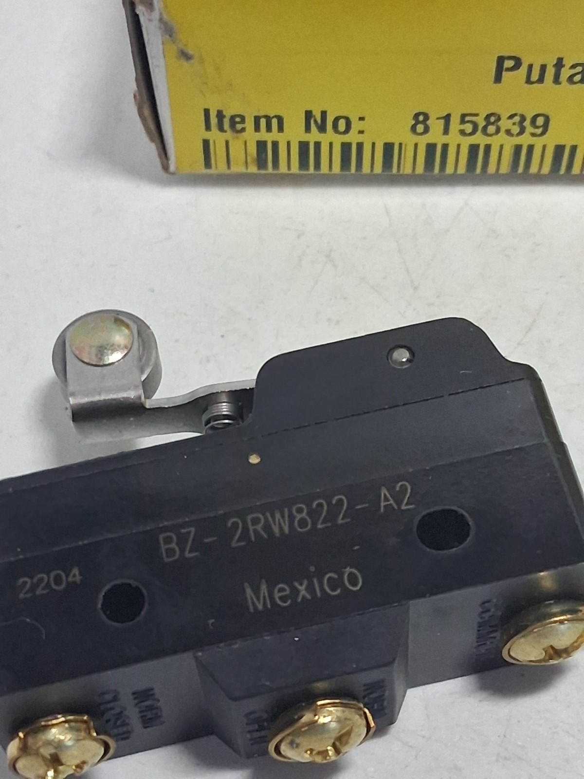 HONEYWELL BZ-2RW822-A2 LIMIT SWITCH ROLLER LEVER 15A 125, 250 OR 480VAC NIB