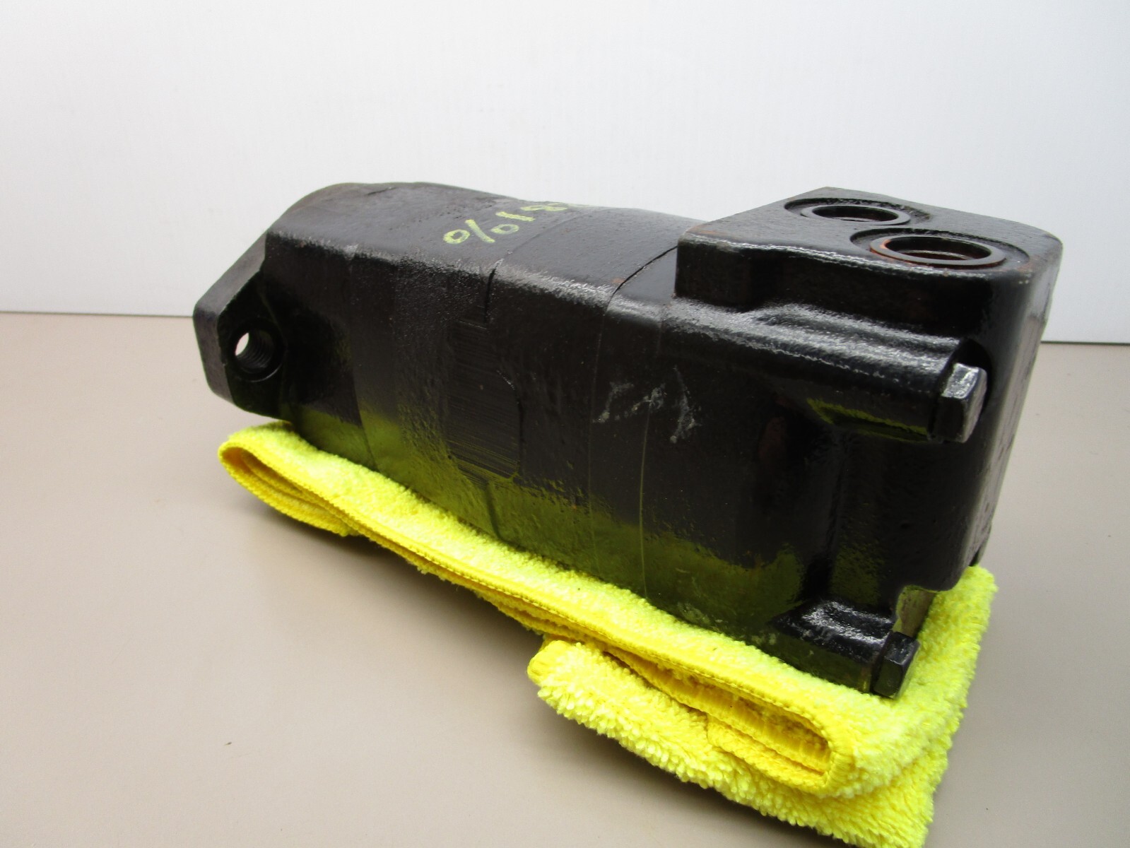 Eaton Corp 1041227-006 Hydraulic Drive Motor 6-Spline Char-Lynn 2000 Series
