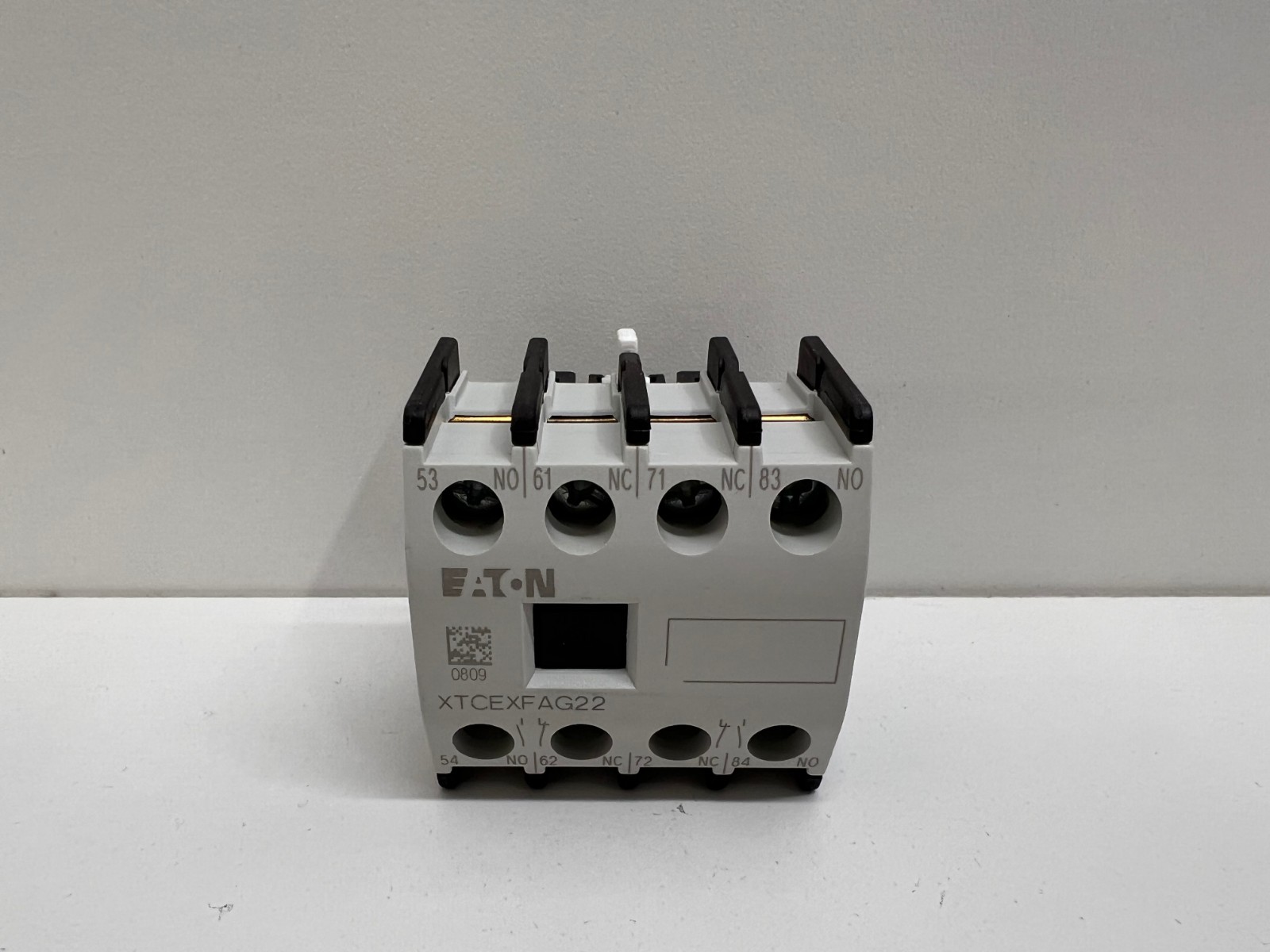 NEW OLD STOCK! EATON 4P 2NO-2NC AUXILIARY CONTACT XTCEXFAG22