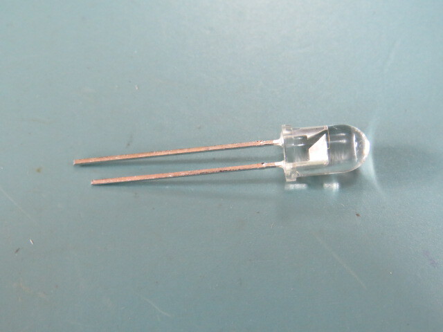 TOSHIBA TLYH156P Qty of 100 per Lot Yellow water clear round LED; 20 mA