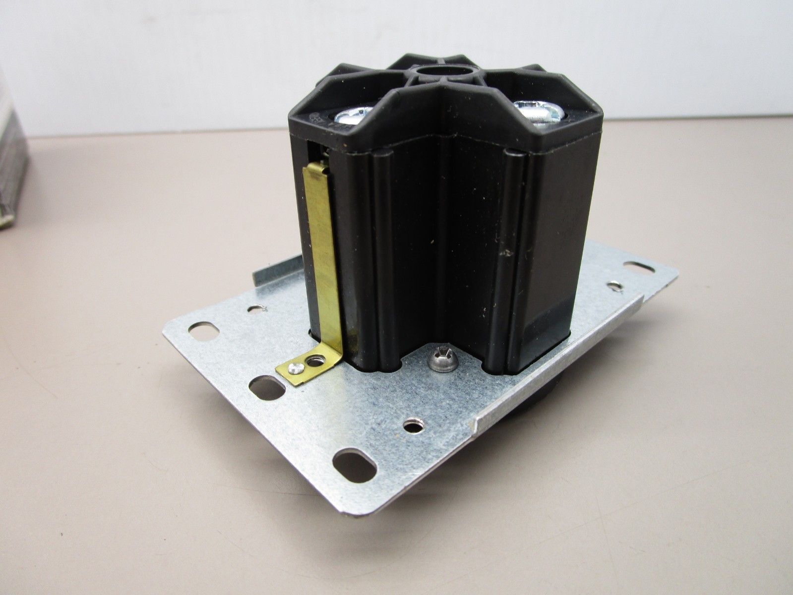 Leviton 278 Electrical Outlet Receptacle 30A 125/250V 3-Pole 4-Wire Grounded