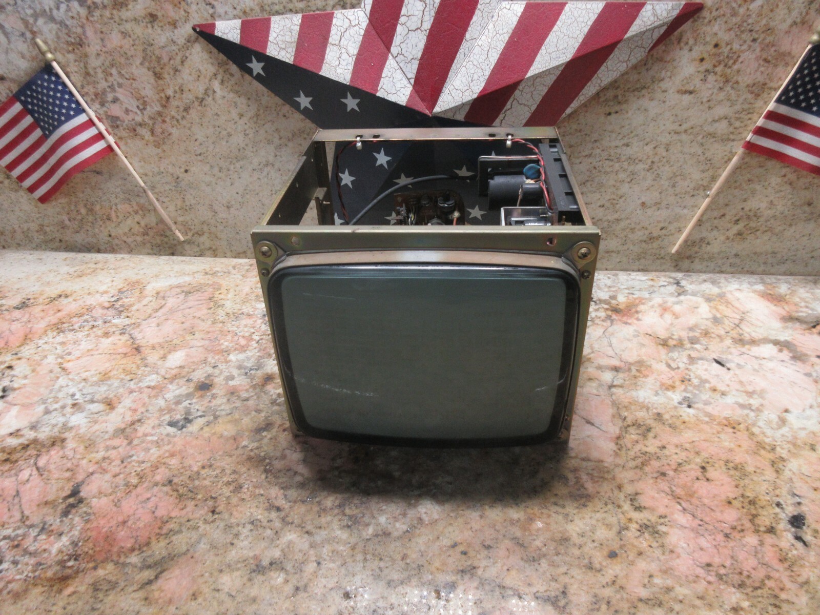 TOTOKU DISPLAY MONITOR A61L-0001-0093 MDT947B-2A 117821446 OCT-1989 1-B