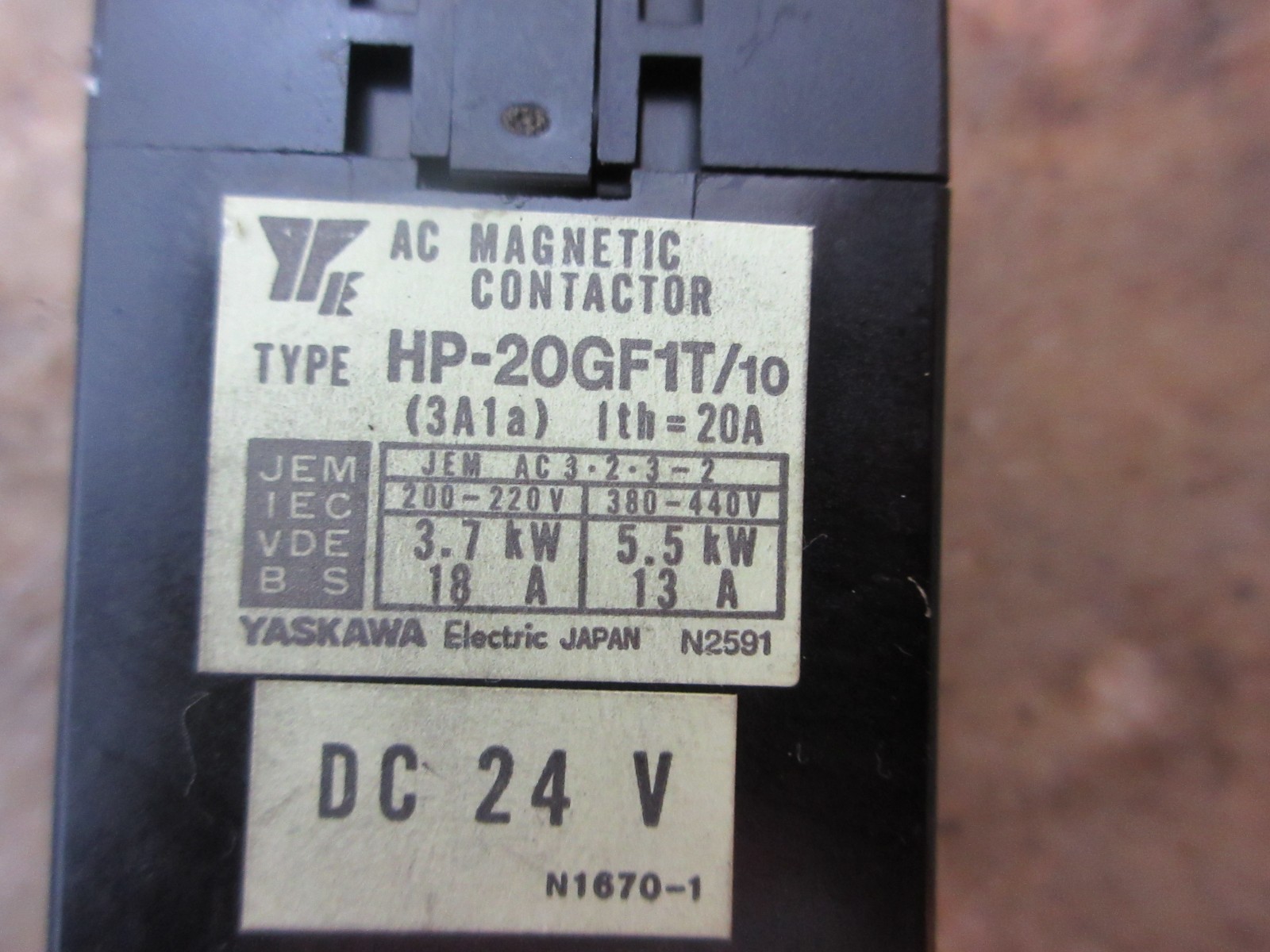 1996 HERMLE UWF 1202S CNC VERTICAL MILL YASKAWA HP-20GF1T/10 CONTACTOR