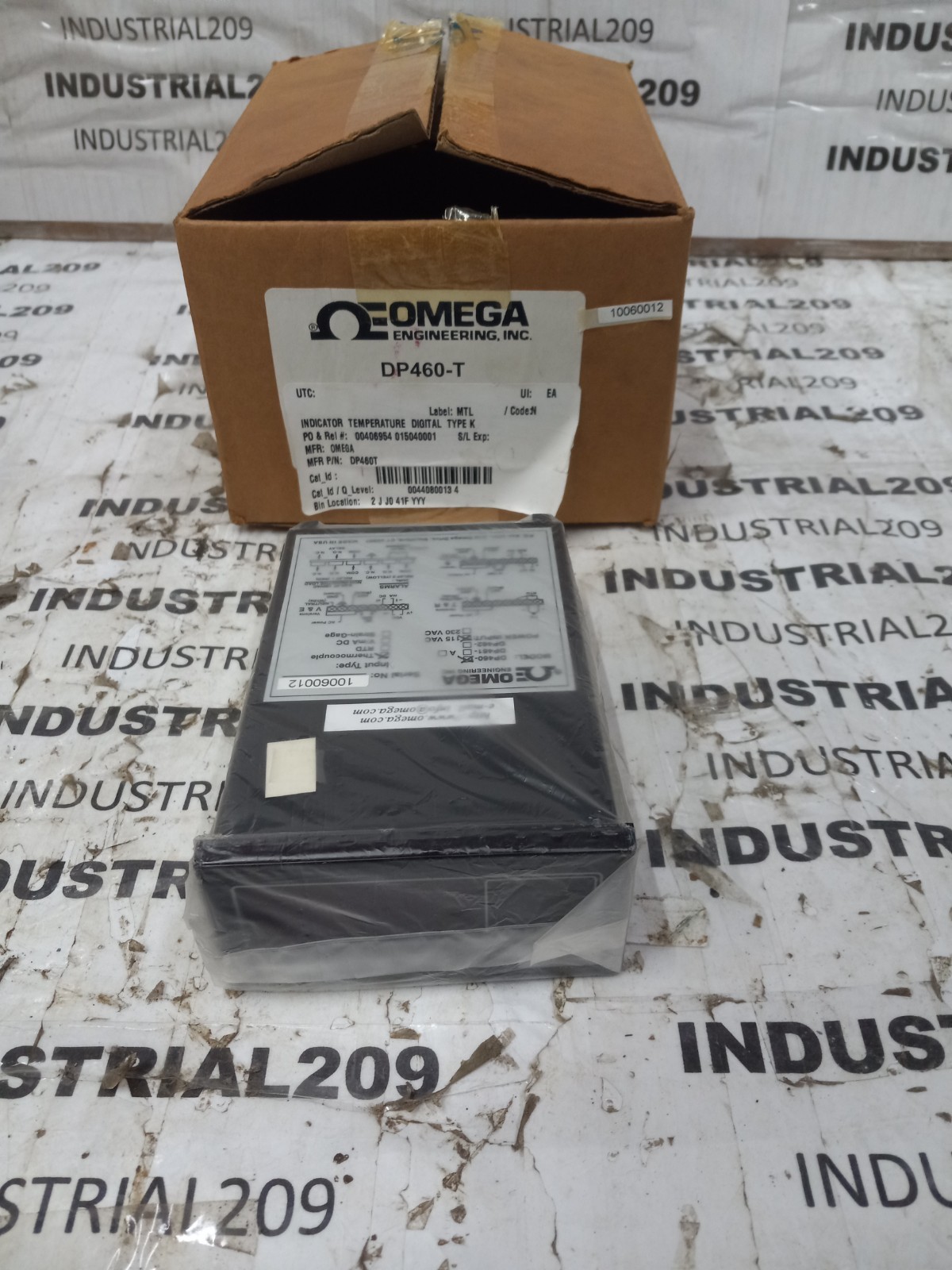 OMEGA DIGITAL TEMPERATURE INDICATOR DP460T
