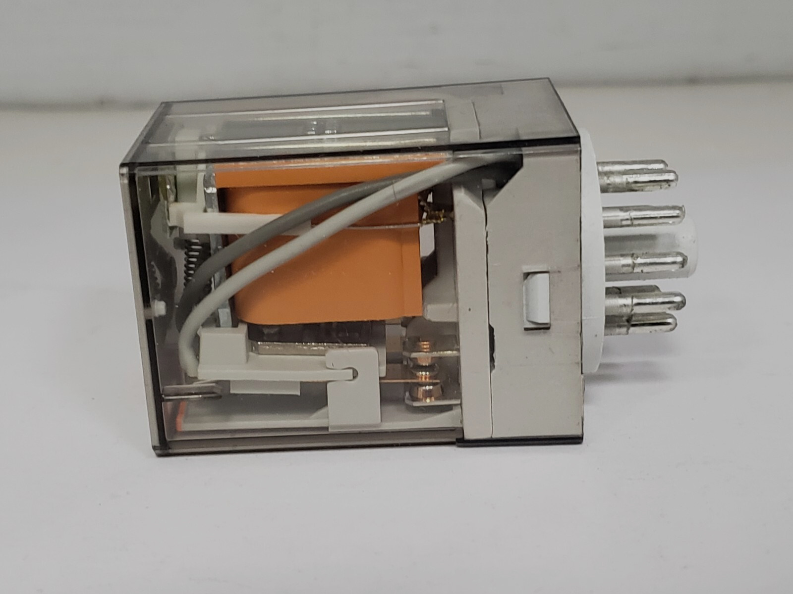 ALLEN BRADLEY 700-HA33A24-3-4 RELAY PUSH-TO-TEST 10A 24V AC 50/60HZ SER D NIB