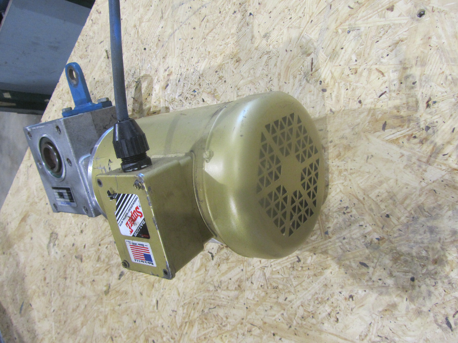 CONE DRIVE B051015.WA6 V1 GEAR REDUCER 15:1 RATIO WITH BALDOR SUPER-E 1HP MOTOR