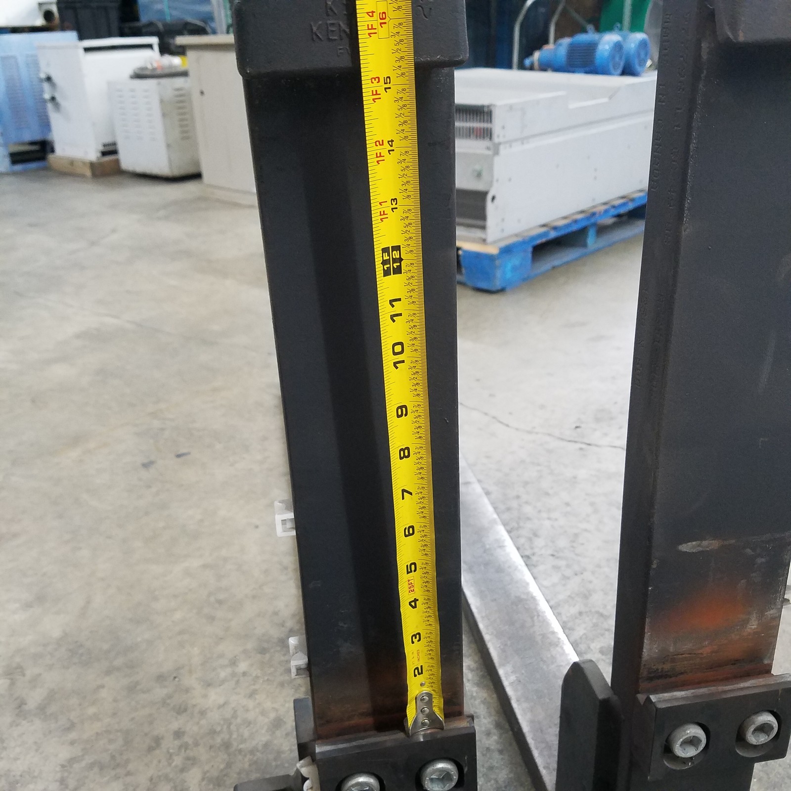 Kenhar 1250×600, K547, 48″ L x 4″ W x 1.5″ Thick, Pair of Forklift Forks – USED