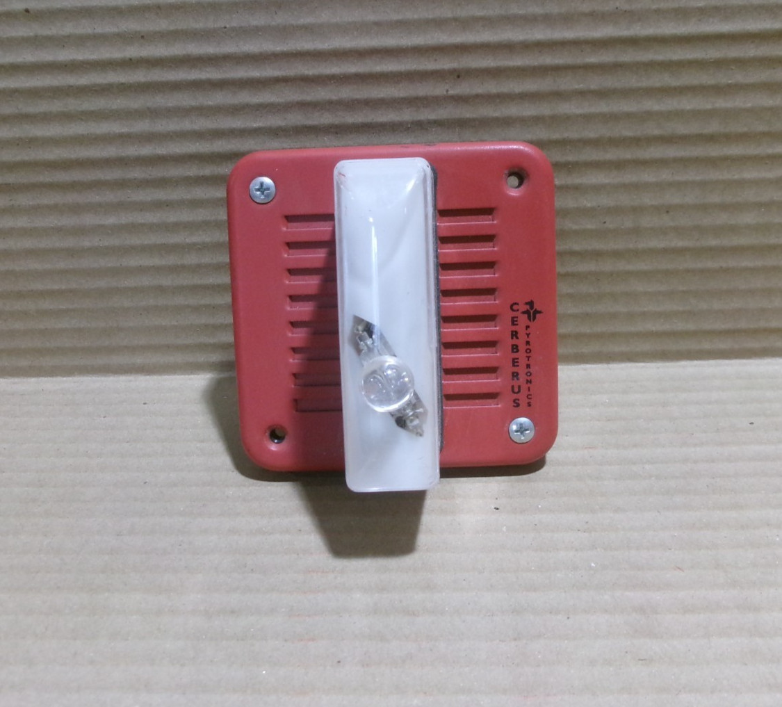 Cerberus Pyrotronics SM70-S17-S Horn Strobe Fire Alarm AK