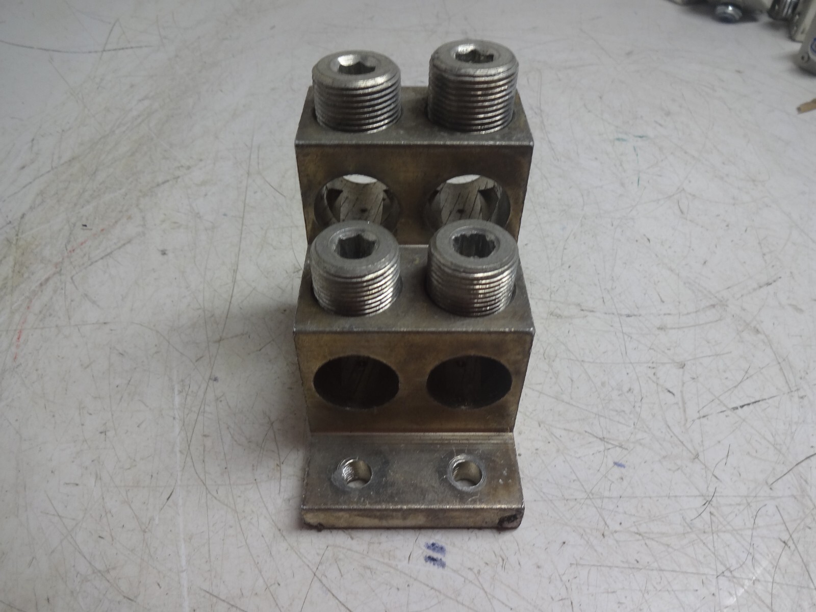 CMC PV4-600 / 600KCMIL-2 / CU9AL / Mechanical Lug
