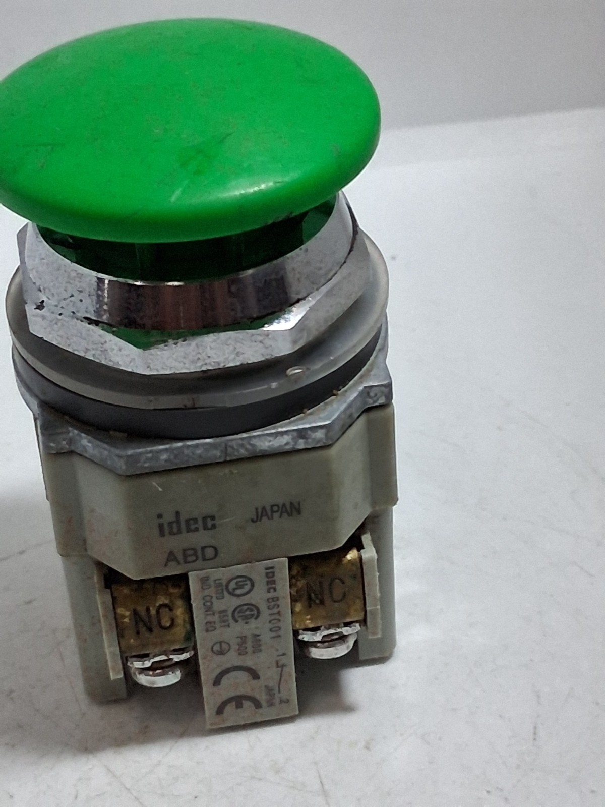 IDEC ABN311-G PUSHBUTTON MOMENTARY GREEN MUSHROOM 1NO/1NC