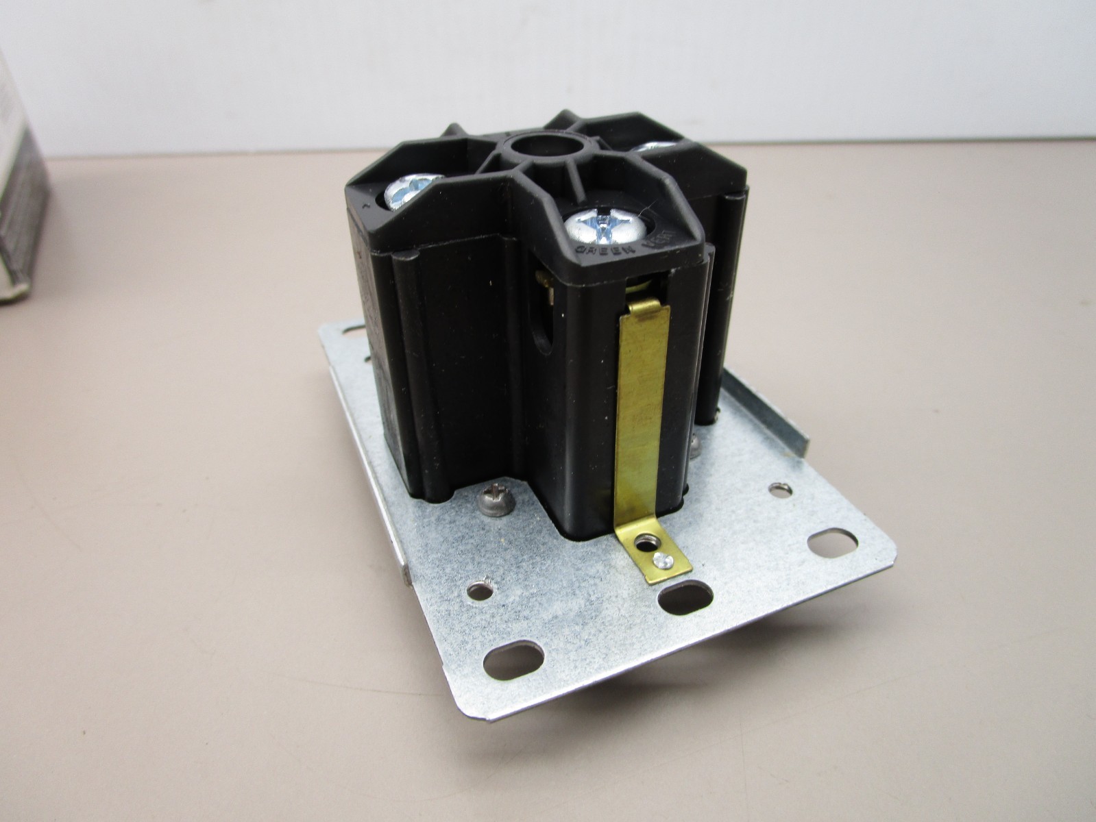 Leviton 278 Electrical Outlet Receptacle 30A 125/250V 3-Pole 4-Wire Grounded