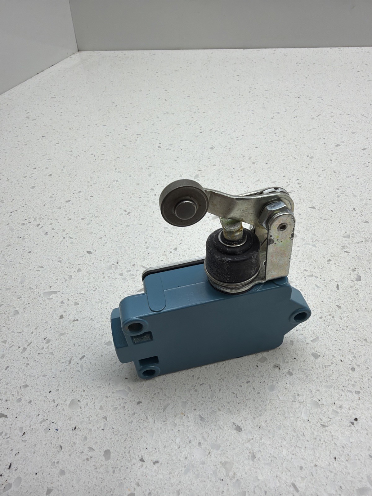 MICRO SWITCH BAF1-2RN2-LH 480VAC 20A NSMP No Box