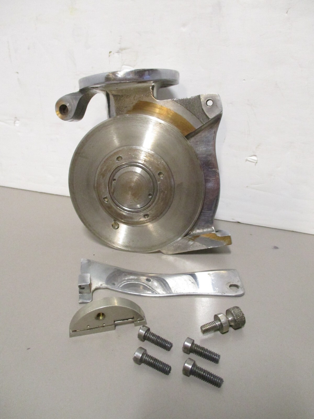Gearbox Cutter Wheel Carrier 4″ for Vintage Wolf Model R Electric Fabric Cutter