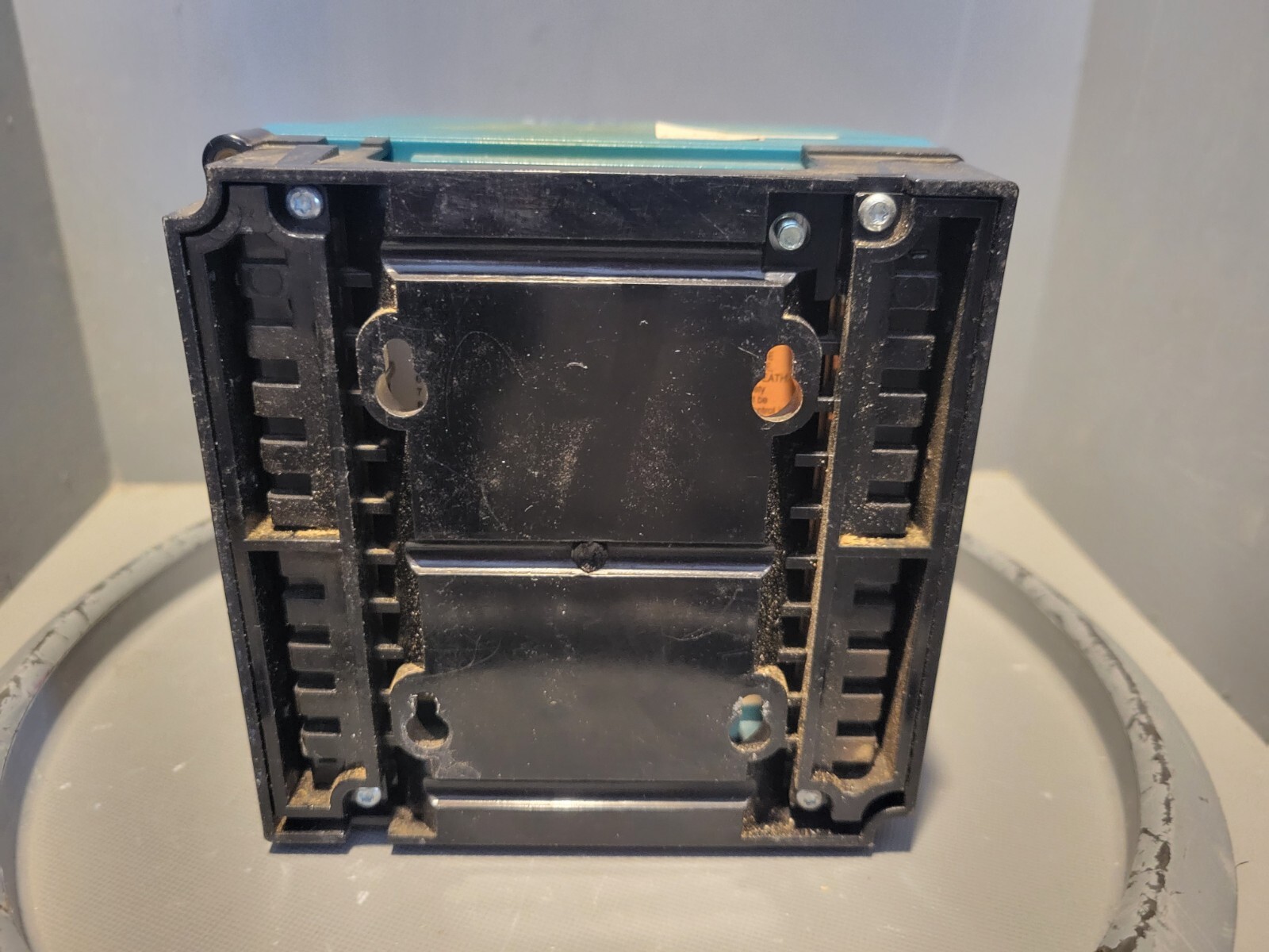 Honeywell Ultraviolet Flame Amplifier, CRACKED MOUNT,RM7890 A 1015, Q7800 A 1004