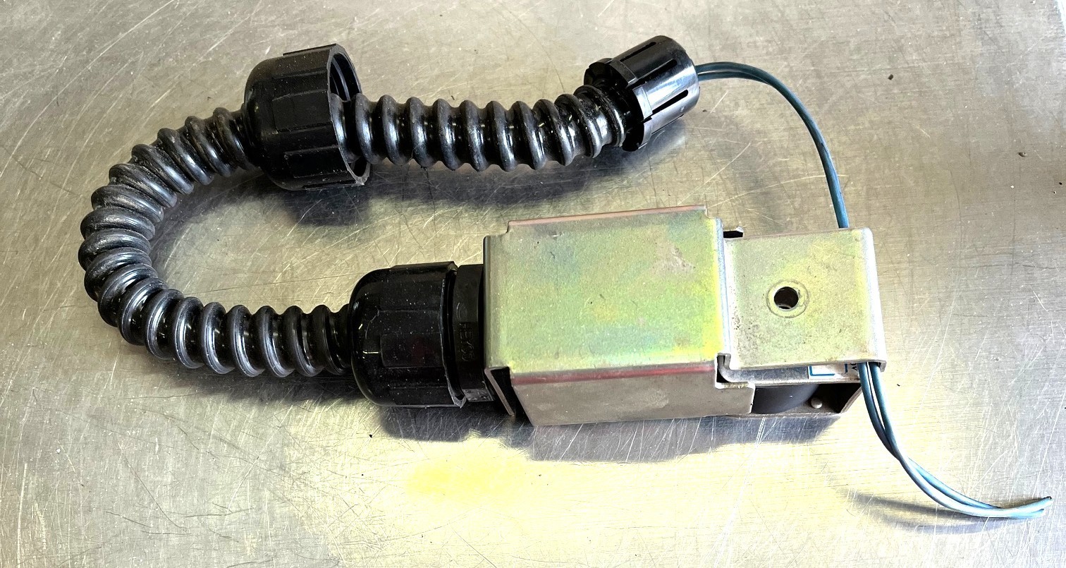 Copeland OEM Part# 023-0084-02 AC 220-240V 50/60hz Used Cut Out / FF3