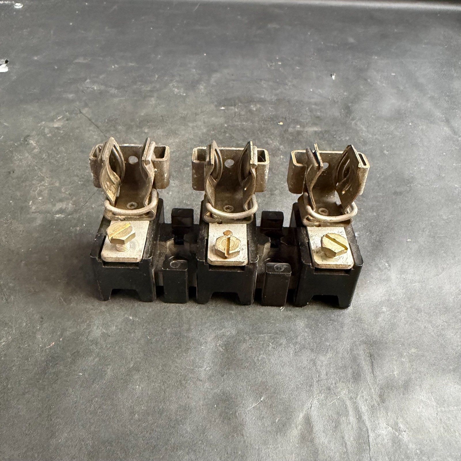 ALLEN BRADLEY 40023-441-13 FUSE BLOCK ($18 OBO)