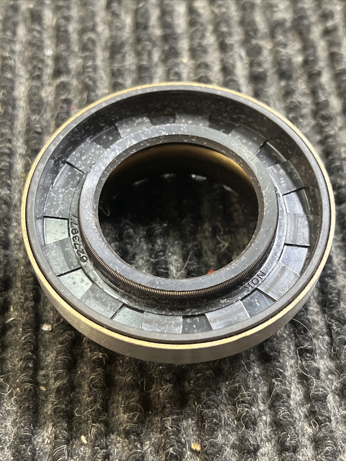 🔥🔥🔥NOK 6273977 Seal In NOK AZ6886E0 Box Free Shipping