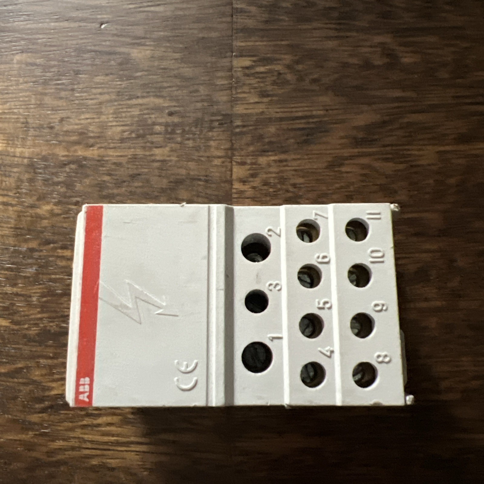 NEW ABB/ENTRETEC BRU250A SINGLE POLE DISTRIBUTION BLOCK 250A PN# 1SNA179657R1500