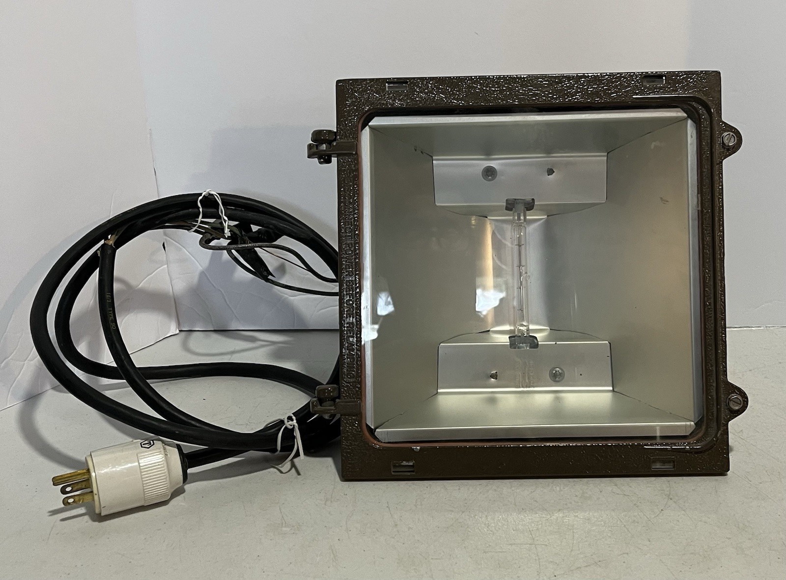 Appleton Quartzlite G-500F Halogen Flood Commercial Light Fixture w/ Wire &Plug
