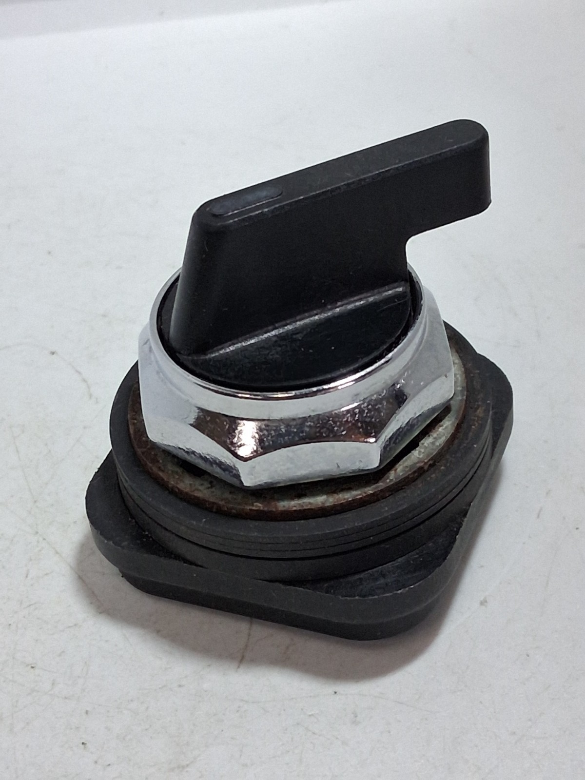 TELEMECANIQUE XB3BD33 SELECTOR SWITCH OPERATOR 3 POSITION MAINTAINED LEVER KNOB