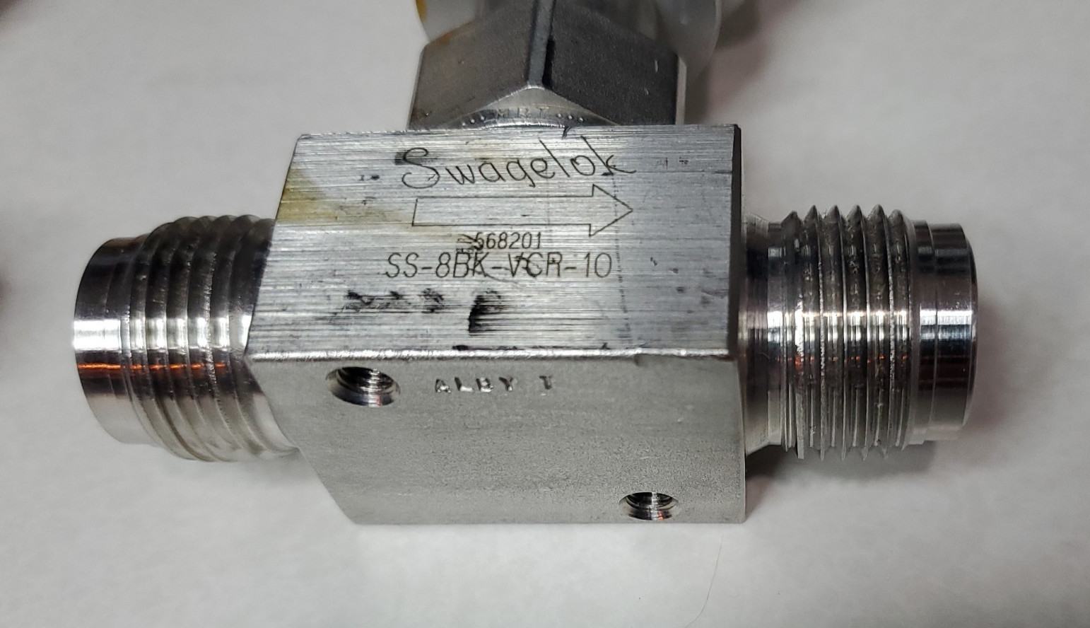 Swagelok SS-8BK-VCR-10 Bellows Sealed Pneumatic Valves 1/2 in VCR Lot of 2 Used