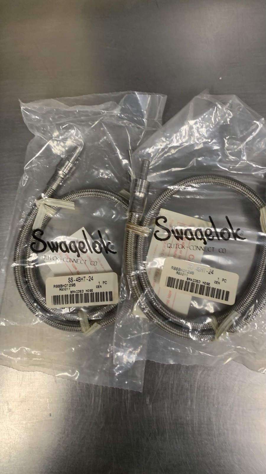 NEW OLD STOCK! SWAGELOK SS BRAIDED HOSE ASSEMBLY SS-4BHT-24