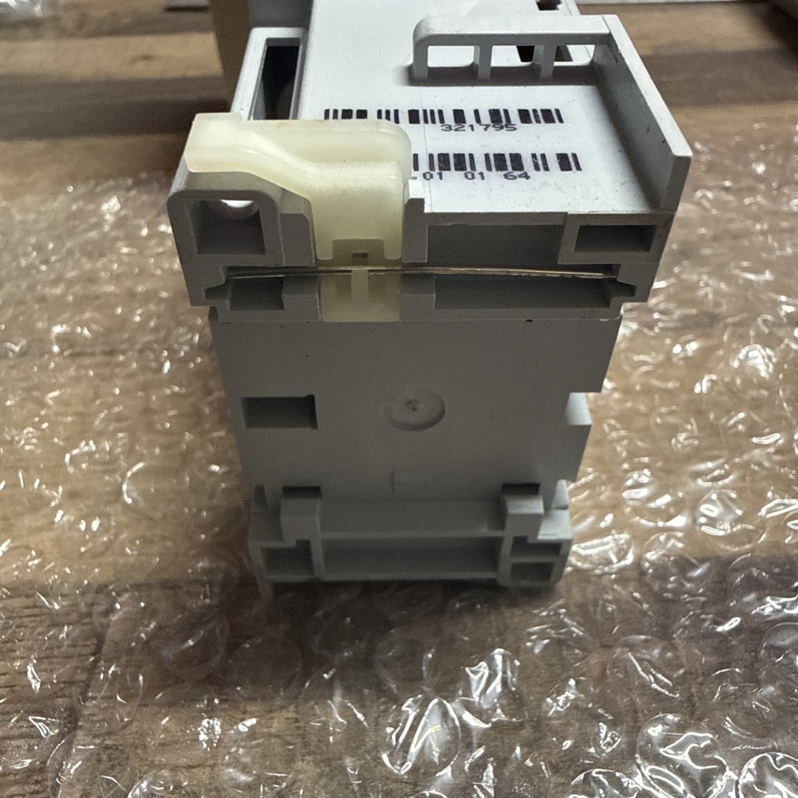 ALLEN BRADLEY 100-C09DJ10 CONTACTOR 9A 24V DC COIL W/DIODE 100C09DJ10