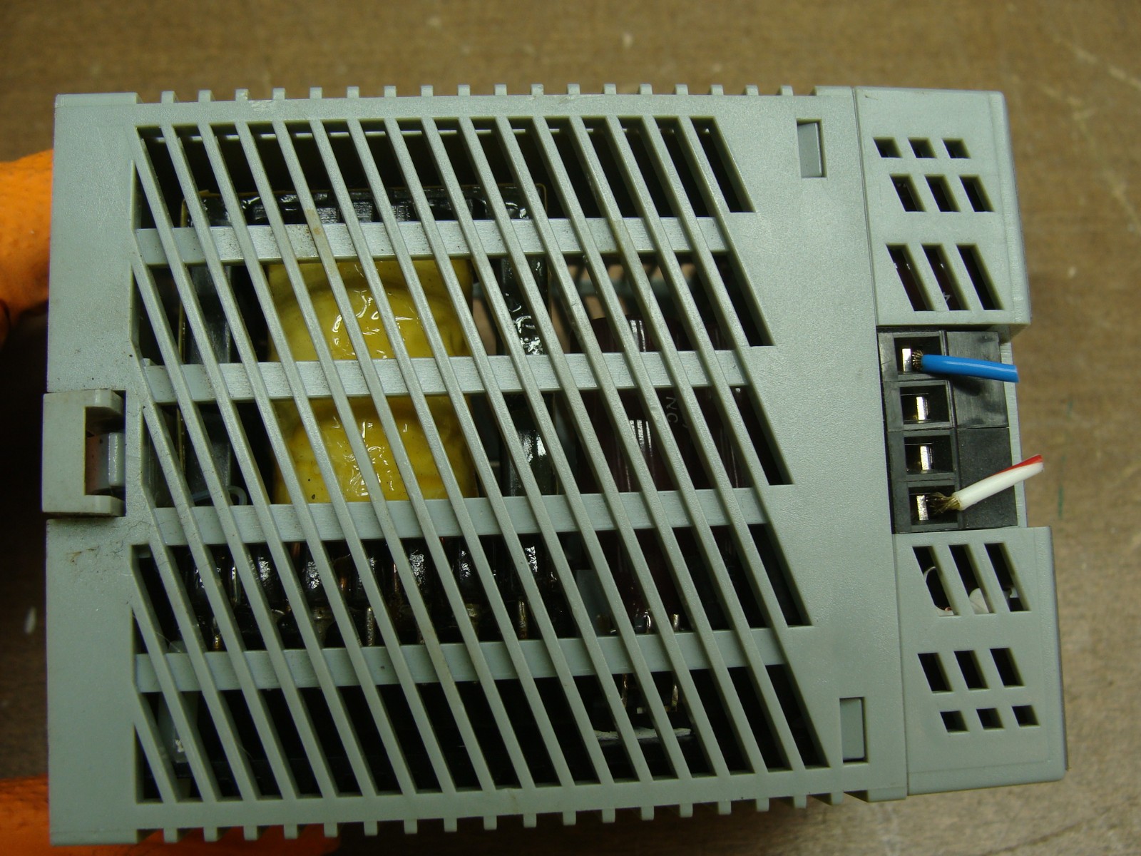 SOLA EMERSON POWER SUPPLY SDP 4-24-100RT 115/230VAC 2.2/1.2A