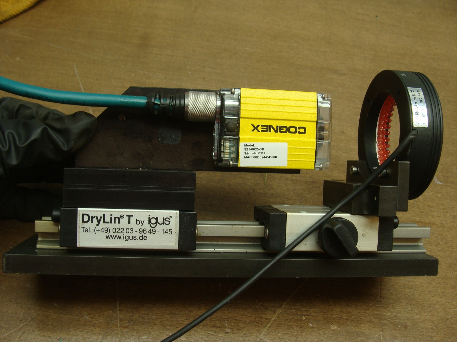 DRYLIN T BY IGUS LINEAR GUIDE BLOCK W/COGNEX BAR CODE READER 821-0025-3R