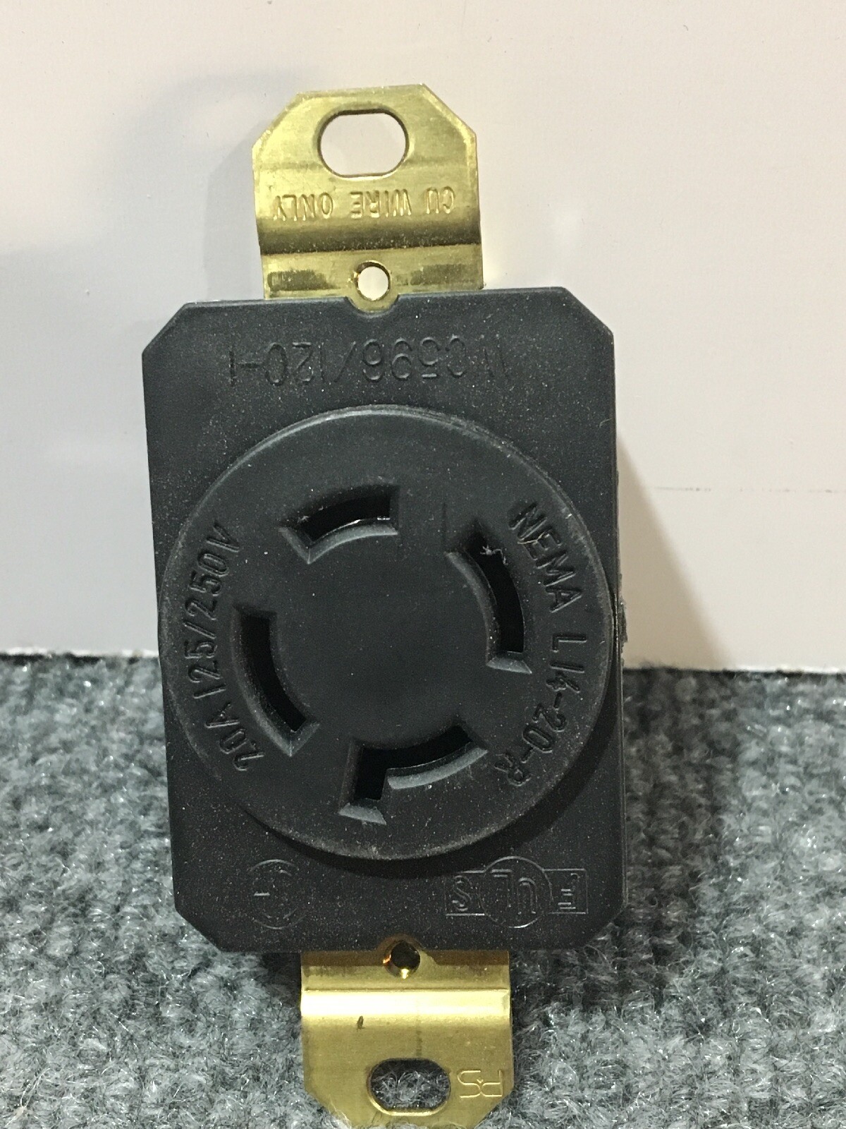 NEW Pass & Seymour L520-R Turnlok Receptacle 20A 125V