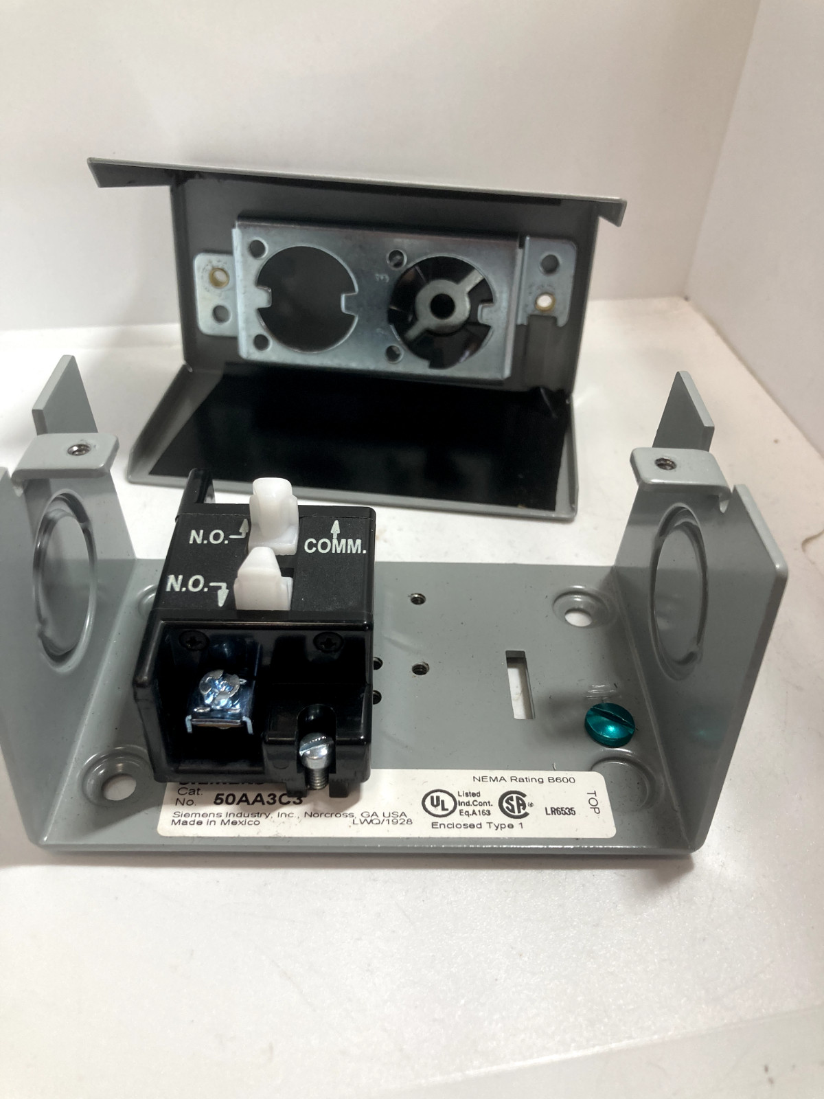 SIEMENS 50AA3C3 SELECTOR SWITCH CONTROL STATION 2NO 5A 600V 3 POSITION NNB