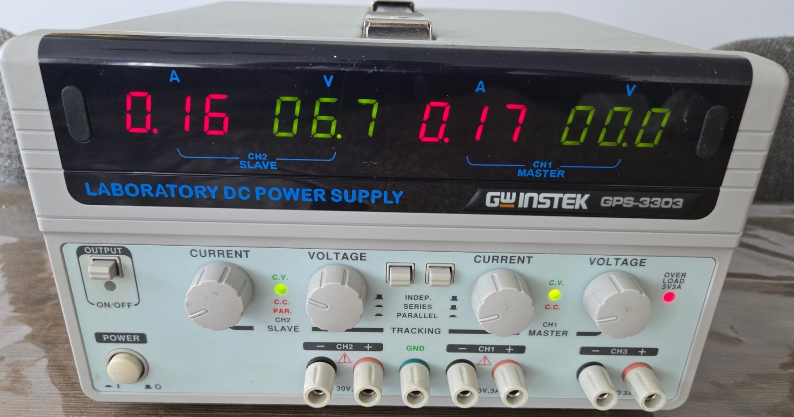 GW Instek GPS-3303 DC Power Supply 3 channels