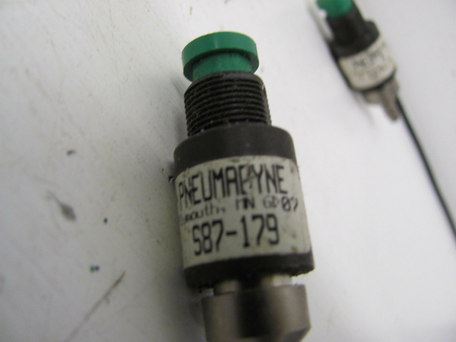 LOT OF 3 PNEUMADYNE S87-179 PNEUMATIC VALVE NEW(OTHER)