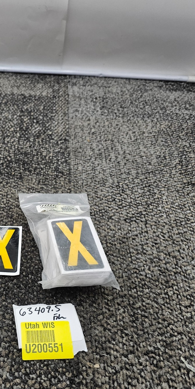 (QTY 100) Electromark 2.875 x 1.75 Yellow on Black Engineer Grade Reflective X