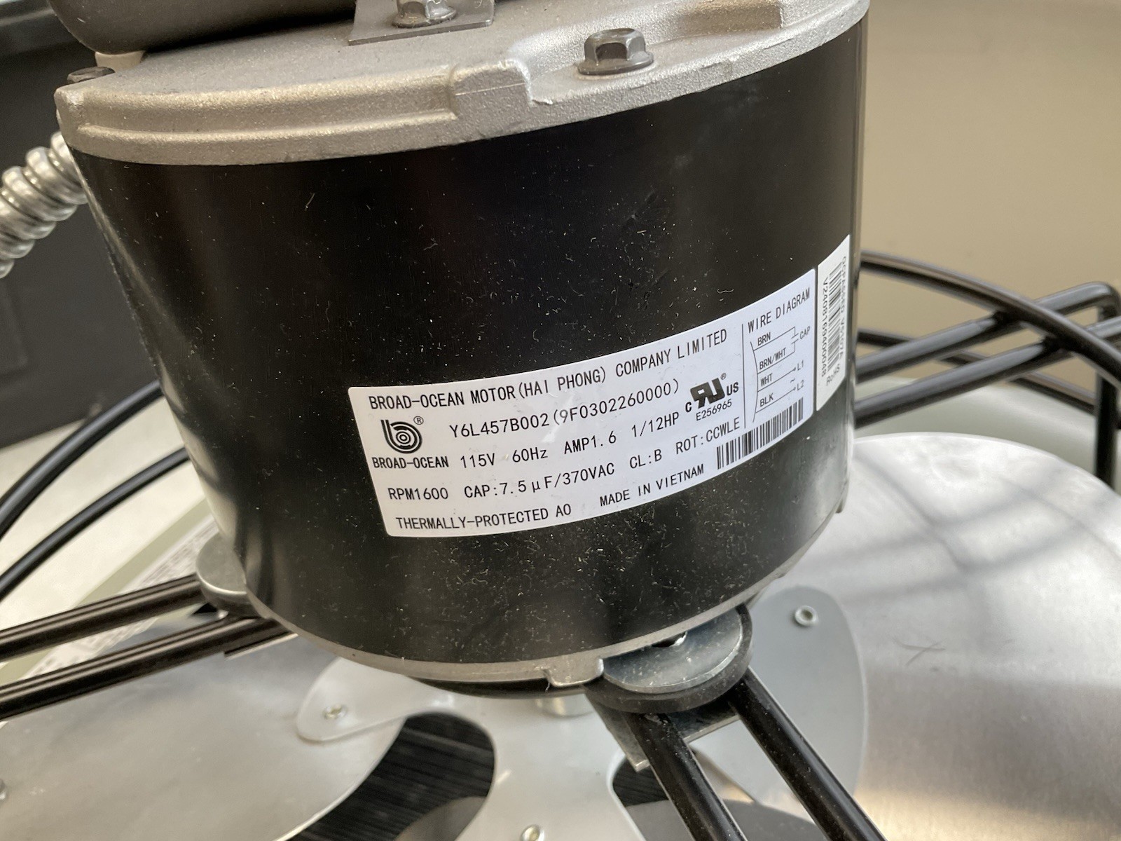 Modine HSB47SB01SA Hot Water (Hydronic) Unit Heater MINOR DENTS PLEASE SEE