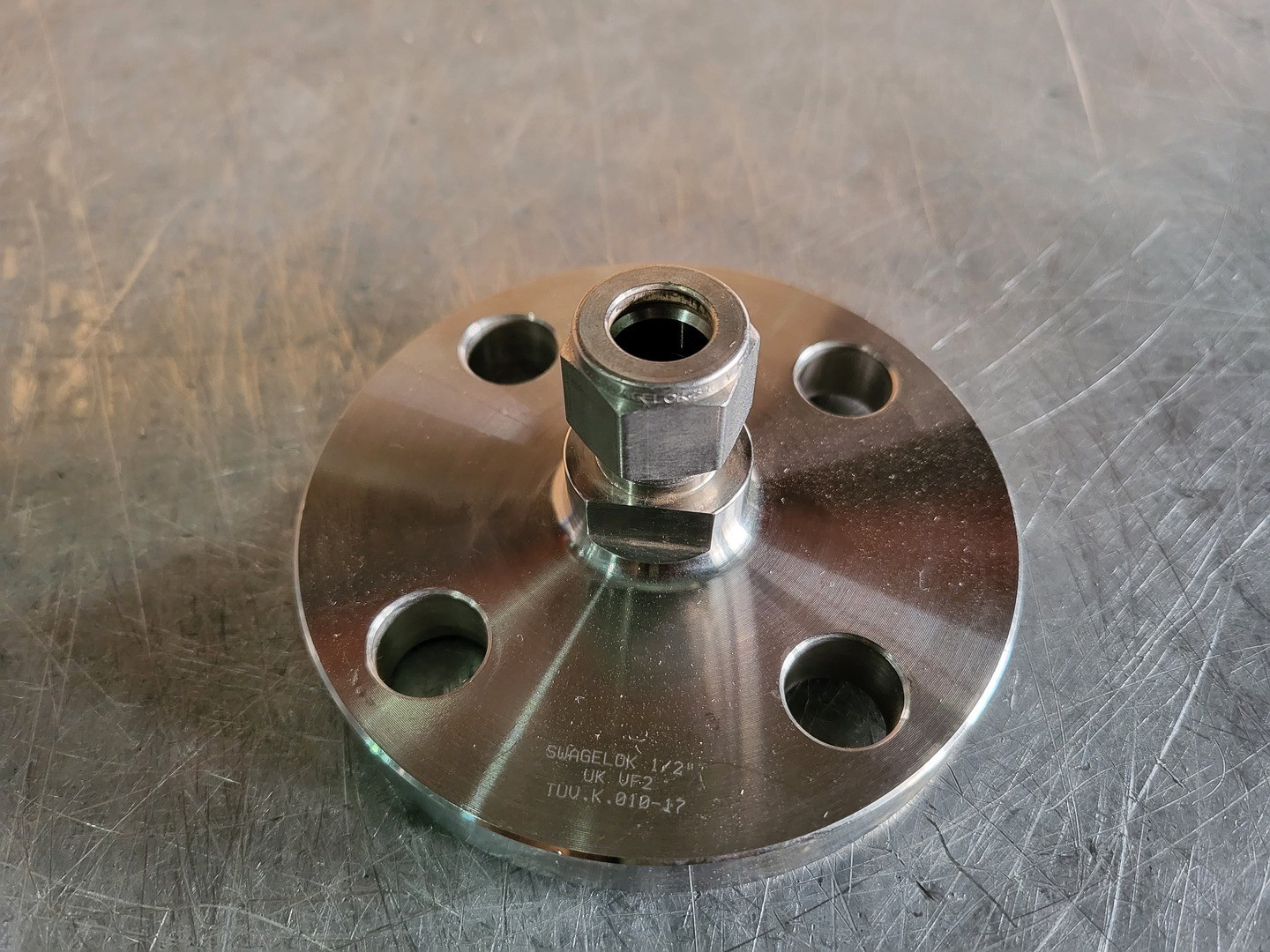 Swagelok SS-810-F16-150 1″, Class 150 Flange Adapter