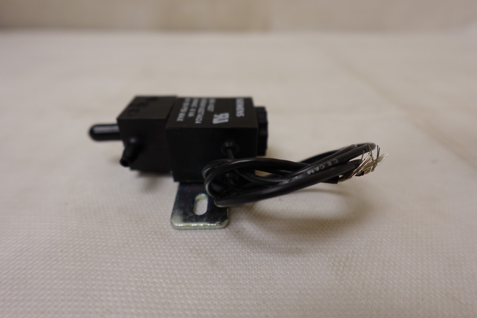 Siemens 265-1027 Solenoid Air Valve (EP) 3 Way Electro Pneumatic 24VAC 50PSI Max