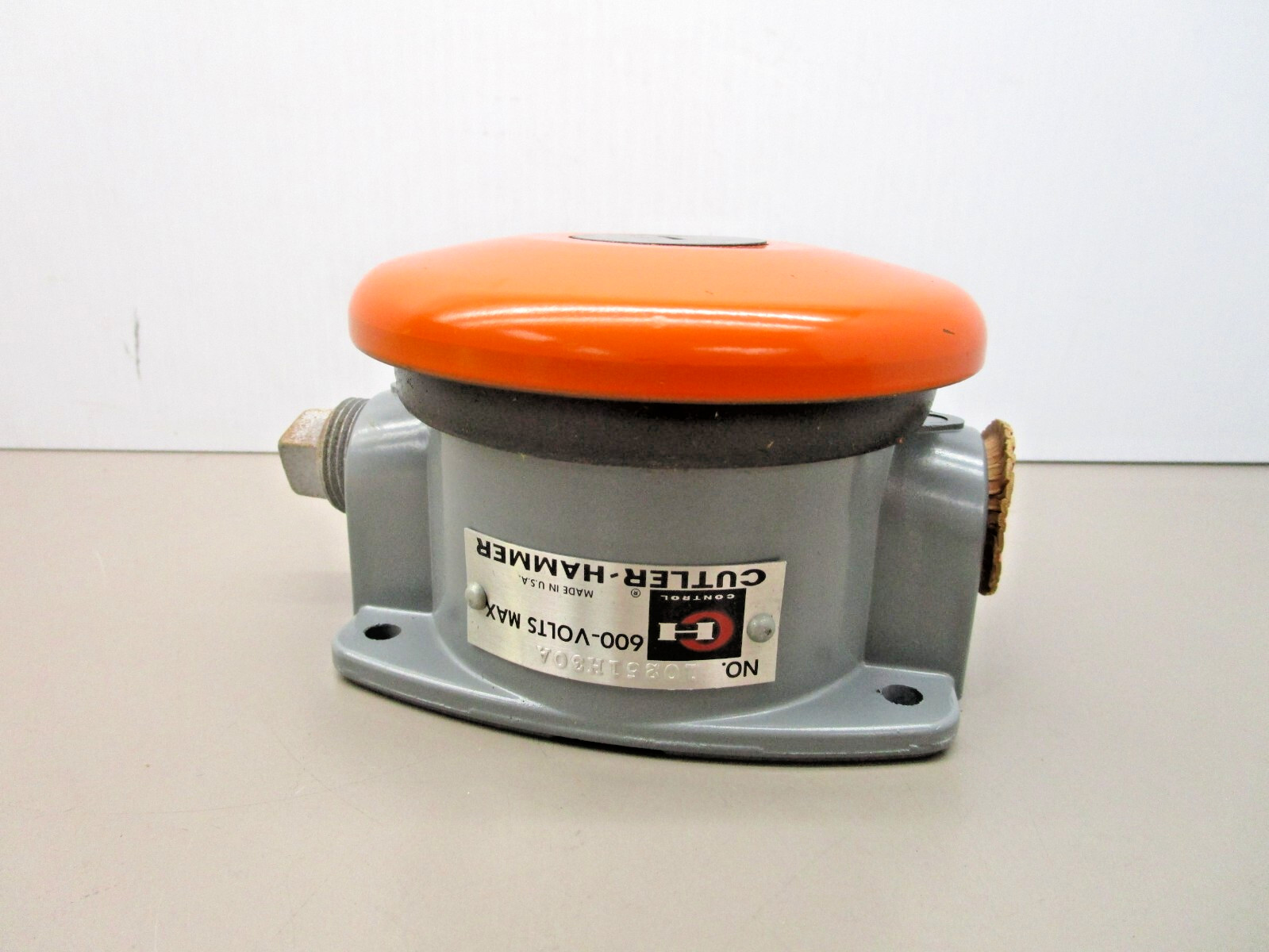 Cutler-Hammer 10251H30A Type D Mushroom Button Palm or Foot Operated Switch