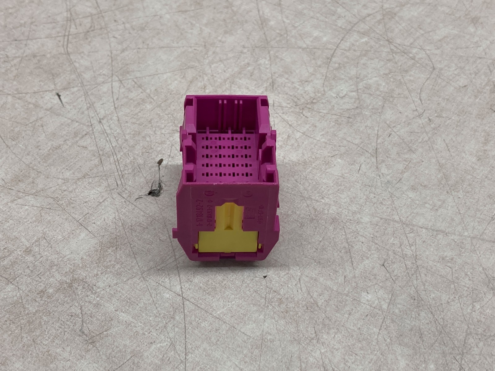 Lot of 20 TE Connectivity TAB HSG 36 Pos Assy Purple&Yellow Housing Automotive
