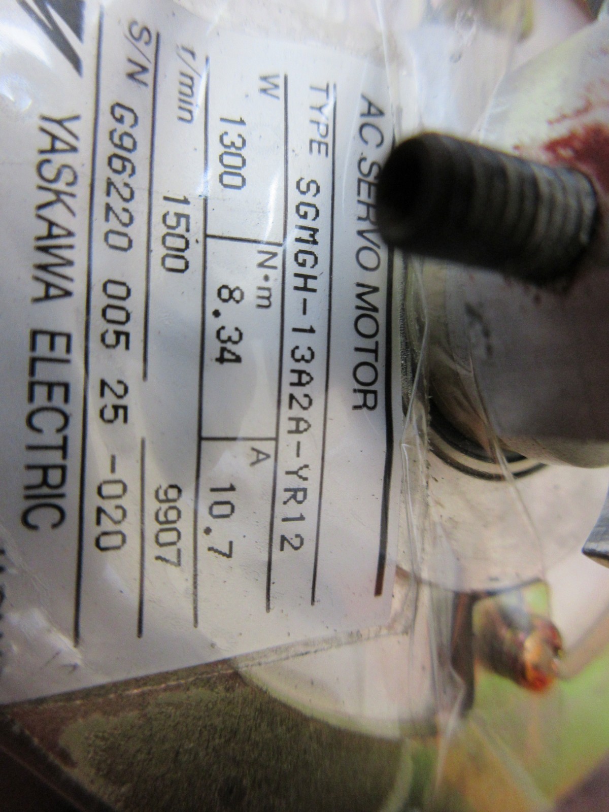 YASKAWA SERVO MOTOR SGMGH-13A2A-YR12 ENCODER EACH 1