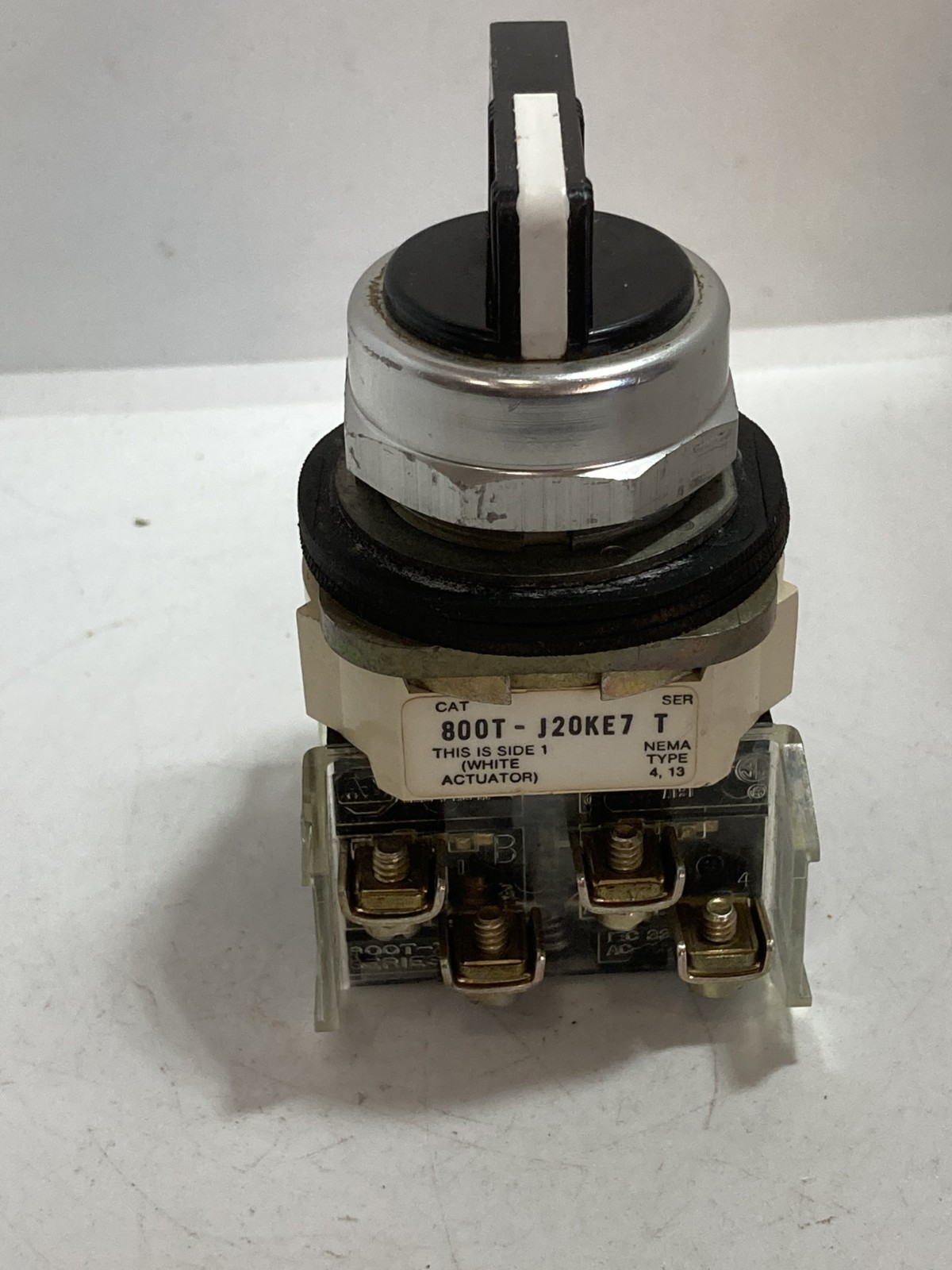 ALLEN BRADLEY 800T-J20KE7B SELECTOR SWITCH 3 POS SPRING RET 2NO/2NC SERIES T