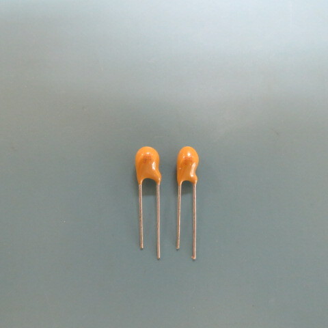 VISHAY/SPRAGUE 199D685X0025C1V1 Qty of 80 per Lot 6.8uF 25V �20%