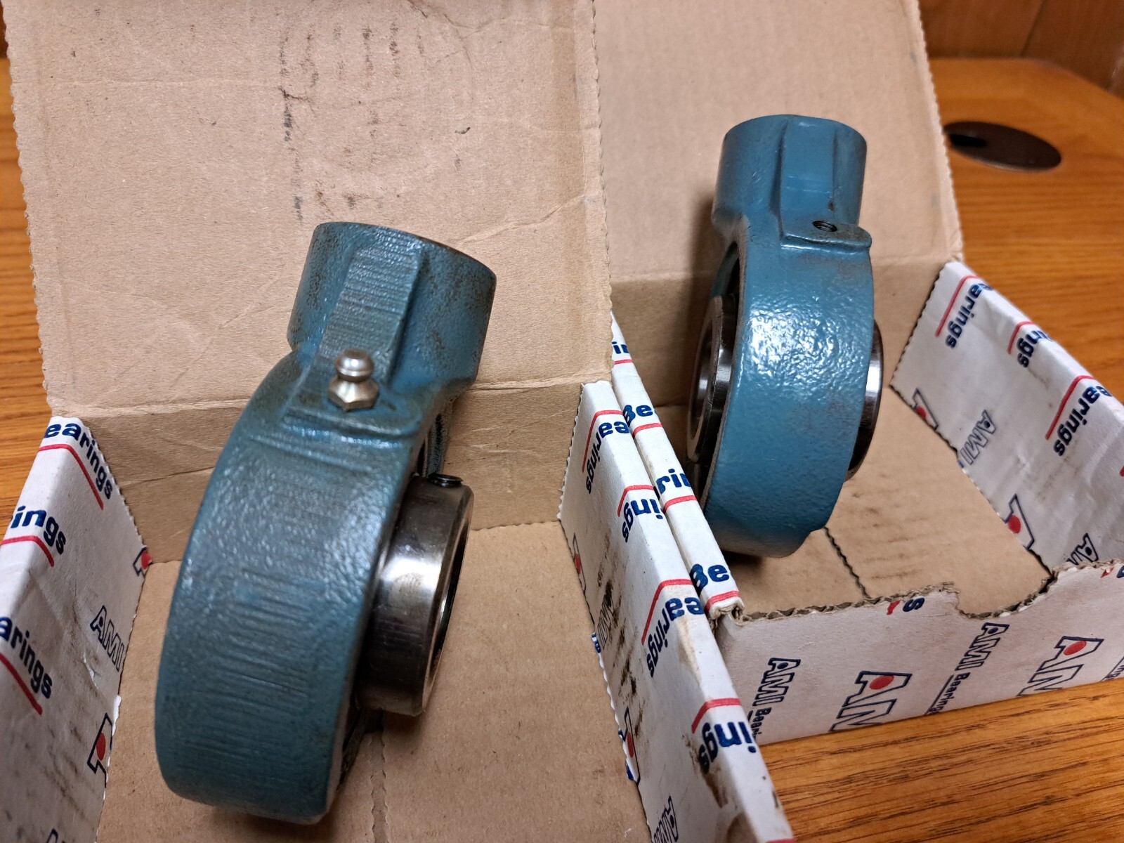 LOT OF 2 AMI Hanger Bearing UCECH207-20 1 1/4” Shaft Thread Size PF 3/4 UC207-20