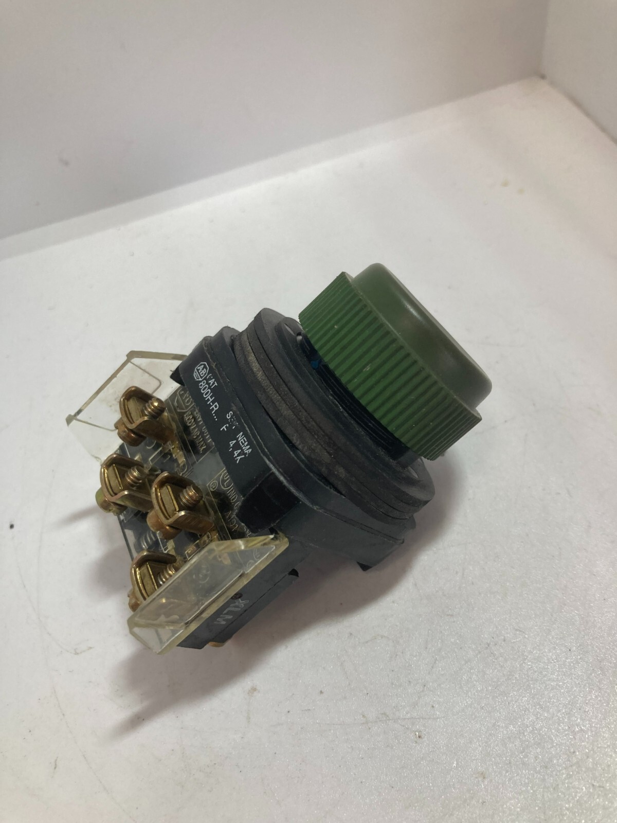 ALLEN BRADLEY 800H-R1A PUSHBUTTON BOOTED GREEN 1NO/1NC SERIES F