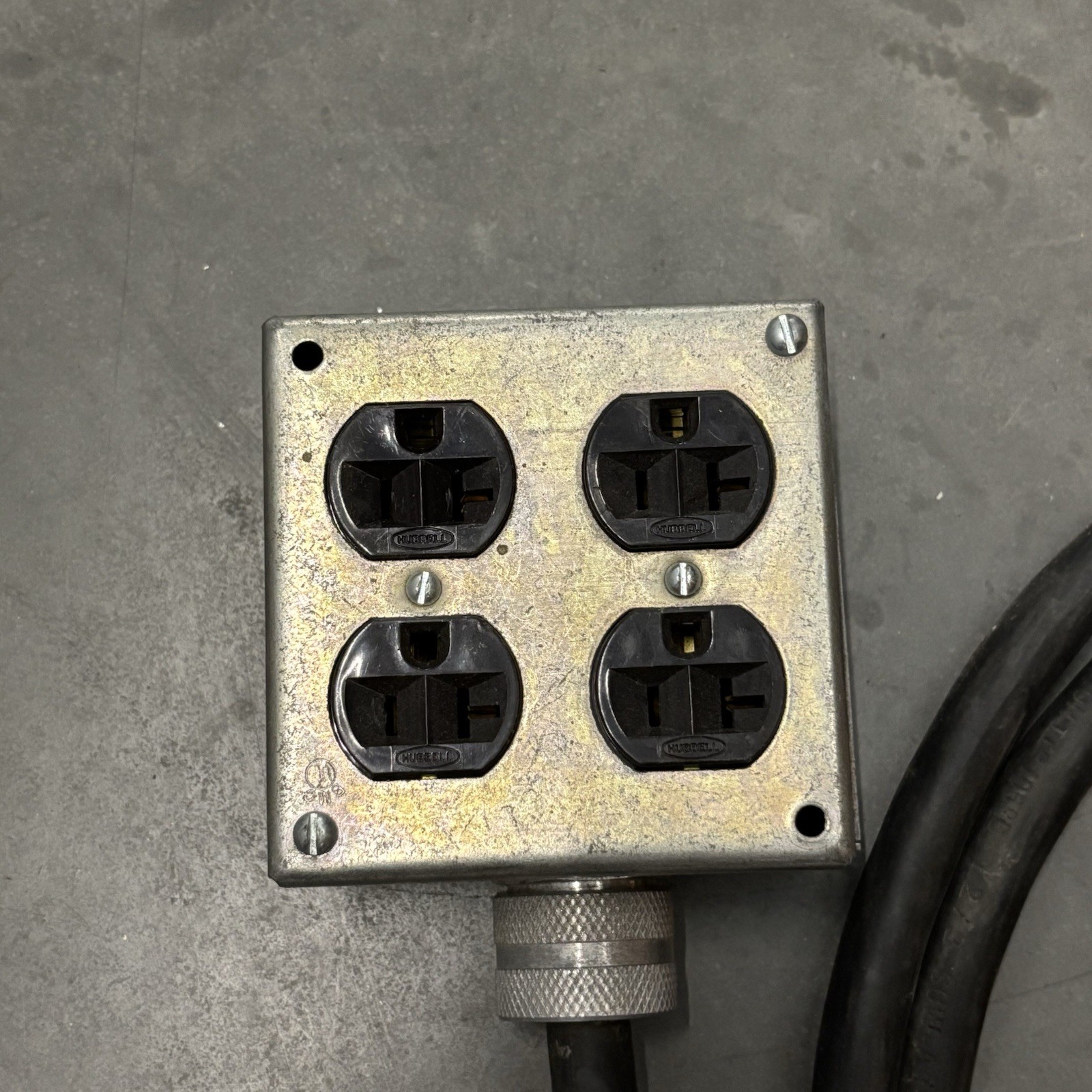 Hubbell 4 Gang Outlet Outdoor Industrial Use Box
