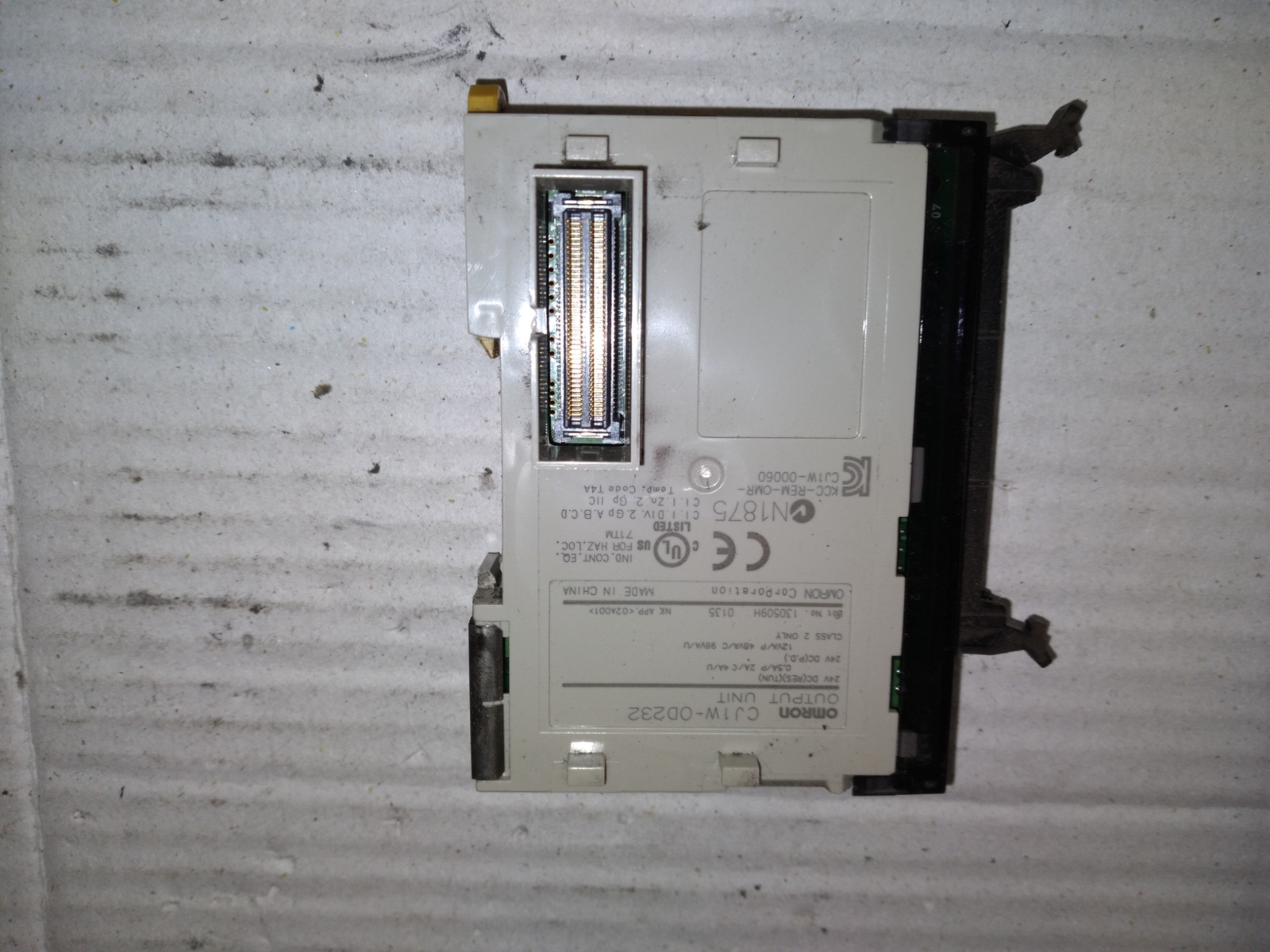 OMRON CJ1W-OD232 OUTPUT UNIT