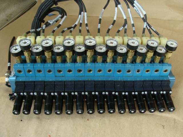 BANK OF 16 MAC SOLENOID VALVES 45A-MAJ-DDAJ-1KJ W/PNEUMADYNE GAUGES